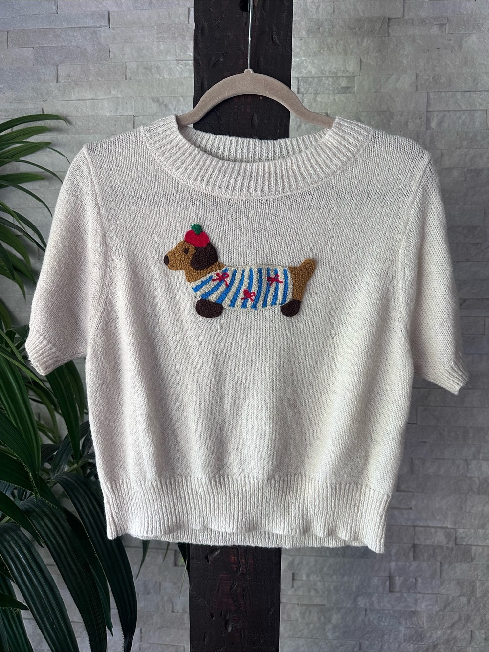 Romeo Romeo Cream Short-Sleeve Knit Sweater with Dachshund Applique Size Small